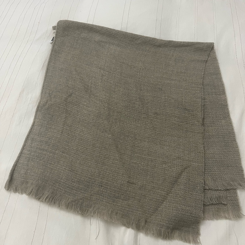 NWOT Universal Threads Tan Ruana One Size - Picture 2 of 4